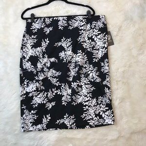 Vince Camuto Floral Black Skirt XL NWT